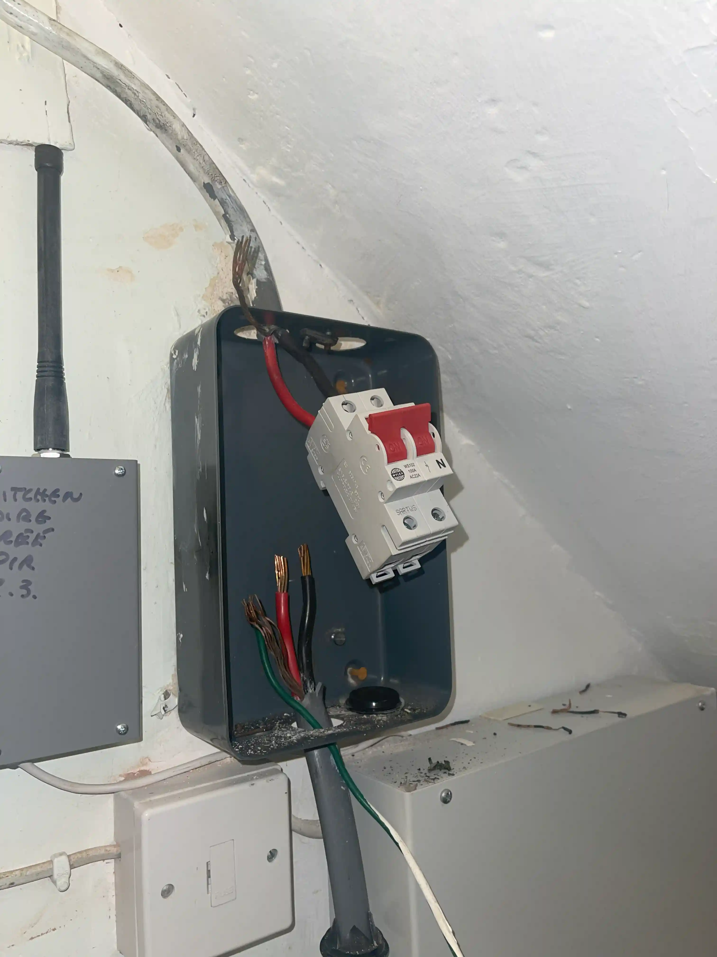 24 Hours Emergency Electrician near Ealing